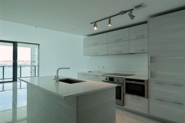 650 NE 32 1906, Miami, FL 33137