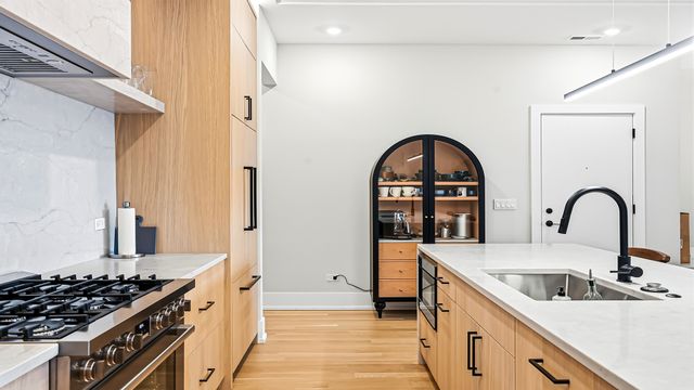 3125 N Clybourn Avenue 2N, Chicago, IL 60618
