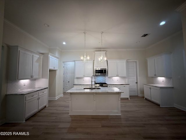 200 Windmill Palm Lane, Youngsville, LA 70592