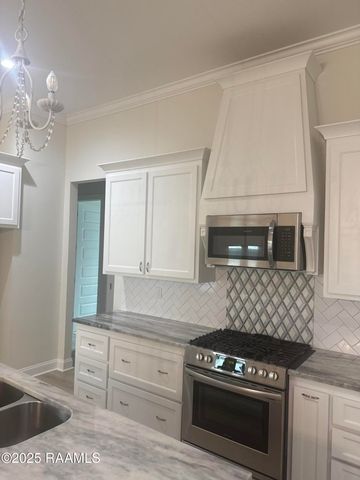 200 Windmill Palm Lane, Youngsville, LA 70592