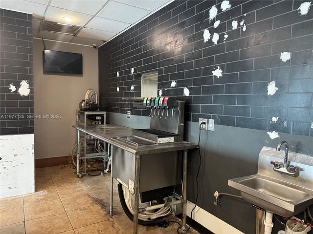 1920 Tyler St, Hollywood, FL 33020