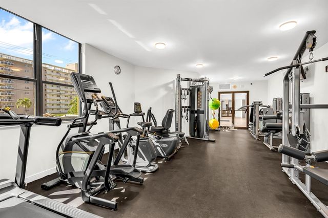 1155 Hillsboro Mile 602, Hillsboro Beach, FL 33062