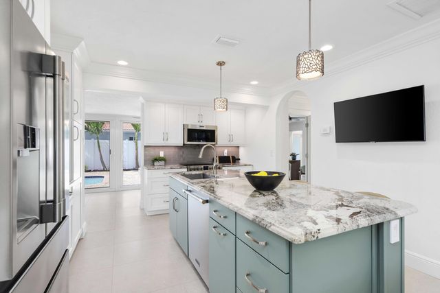 2600 NE 43rd Street, Lighthouse Point, FL 33064