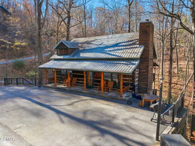 1329 N Baden Drive, Gatlinburg, TN 37738