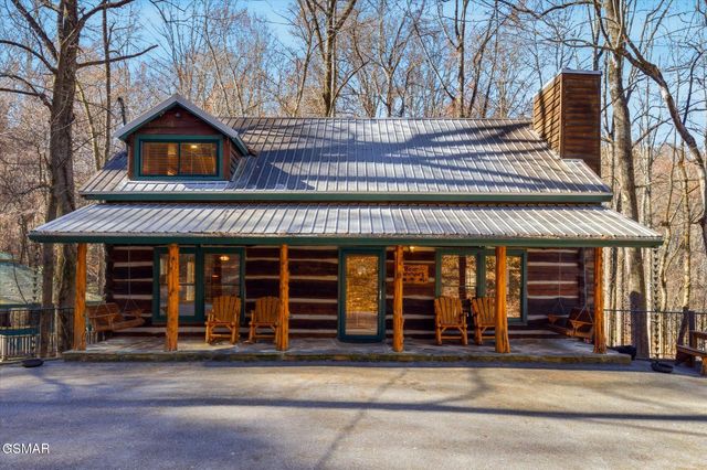 1329 N Baden Drive, Gatlinburg, TN 37738