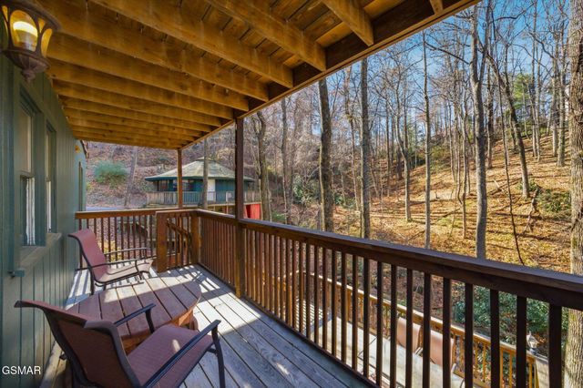 1329 N Baden Drive, Gatlinburg, TN 37738