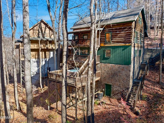 1329 N Baden Drive, Gatlinburg, TN 37738