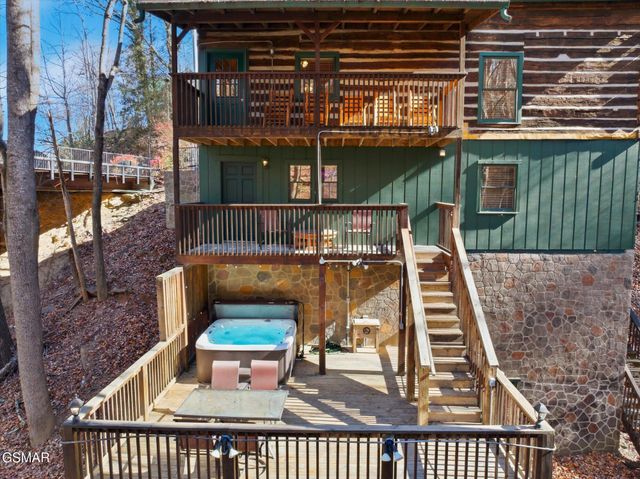 1329 N Baden Drive, Gatlinburg, TN 37738