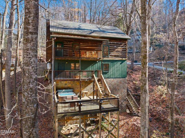 1329 N Baden Drive, Gatlinburg, TN 37738