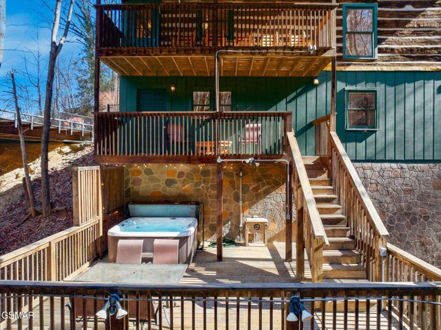 1329 N Baden Drive, Gatlinburg, TN 37738