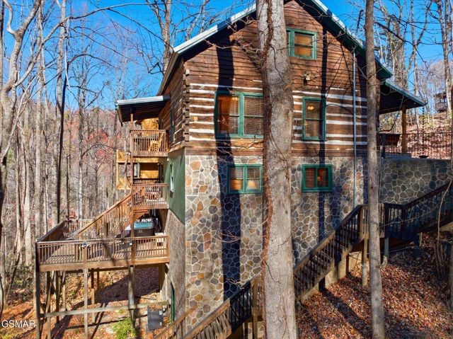 1329 N Baden Drive, Gatlinburg, TN 37738