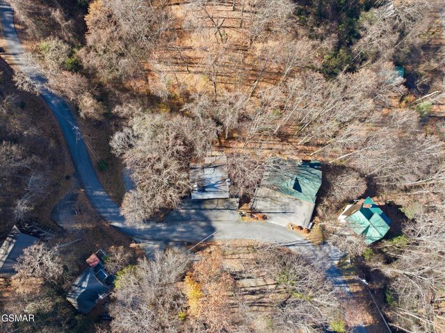 1329 N Baden Drive, Gatlinburg, TN 37738