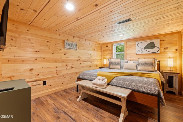 1146 Pine Mountain Road, Sevierville, TN 37862
