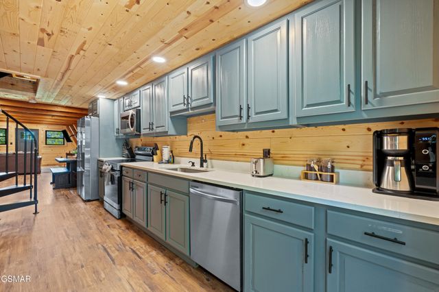 1146 Pine Mountain Road, Sevierville, TN 37862