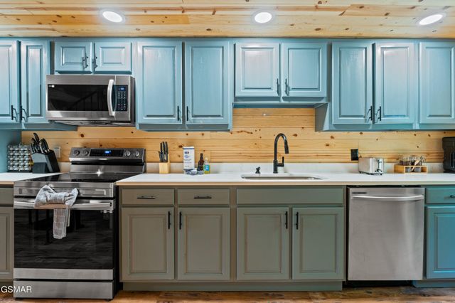 1146 Pine Mountain Road, Sevierville, TN 37862
