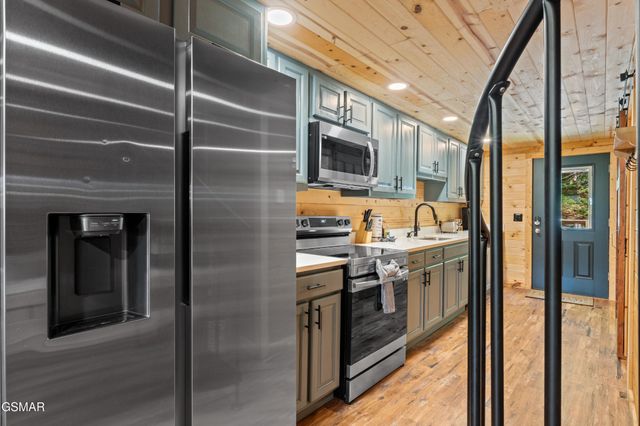 1146 Pine Mountain Road, Sevierville, TN 37862