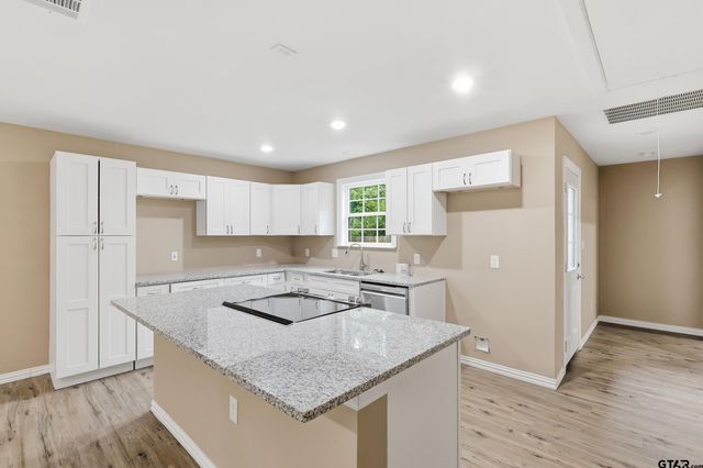 208 Lenox St, Pittsburg, TX 75686