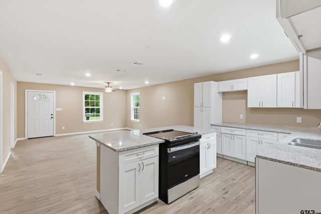 208 Lenox St, Pittsburg, TX 75686