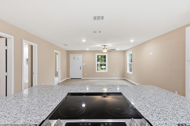 208 Lenox St, Pittsburg, TX 75686