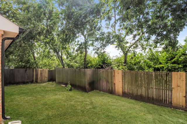 1450 Waldrop Drive, Lancaster, TX 75146