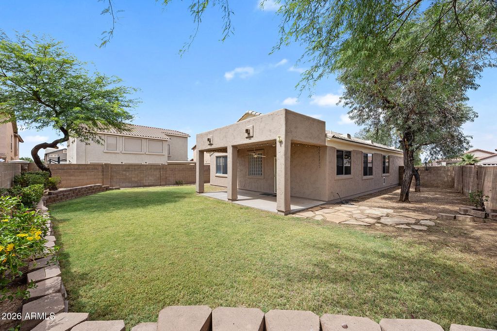 Image 18 of property listing at 8303 N 56TH Lane, Glendale, AZ 85302