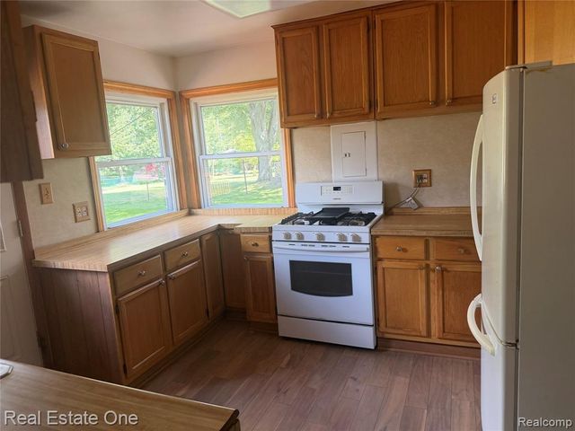 6346 Donaldson Drive, Troy, MI 48085