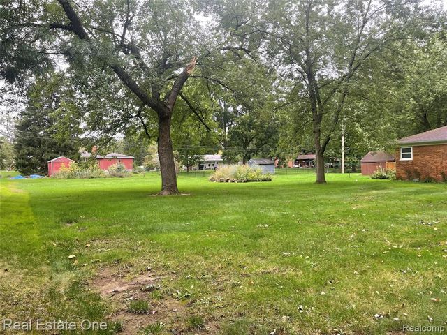 6346 Donaldson Drive, Troy, MI 48085