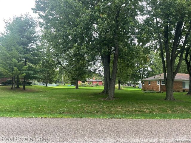 6346 Donaldson Drive, Troy, MI 48085