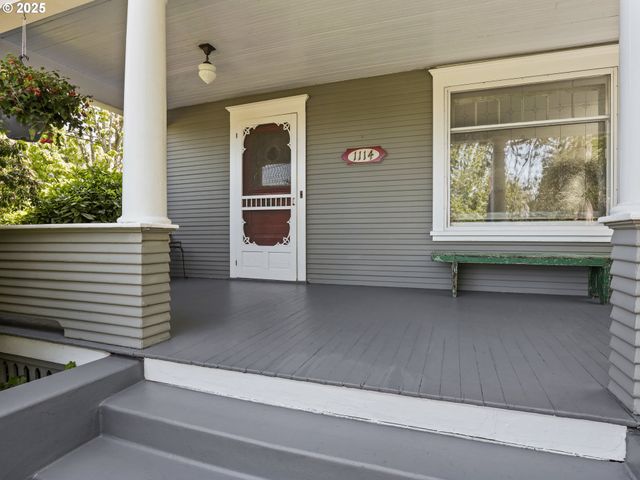 1114 WASHINGTON St, Oregon City, OR 97045