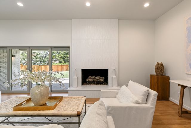 7431 Larchview, Dallas, TX 75254