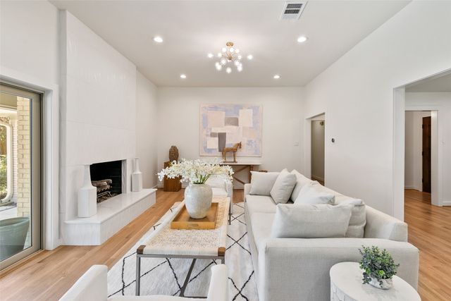 7431 Larchview, Dallas, TX 75254