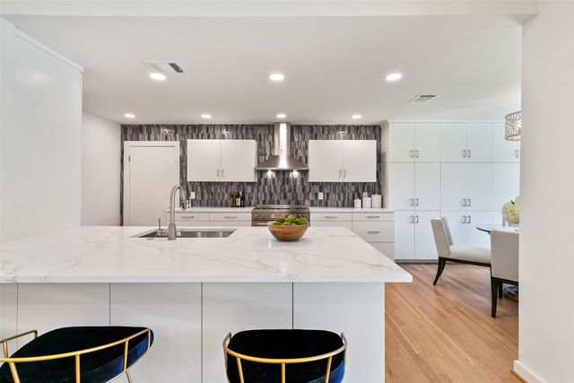 7431 Larchview, Dallas, TX 75254