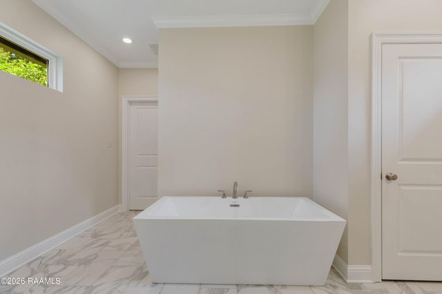 611 Whispering Meadows Road, Broussard, LA 70518