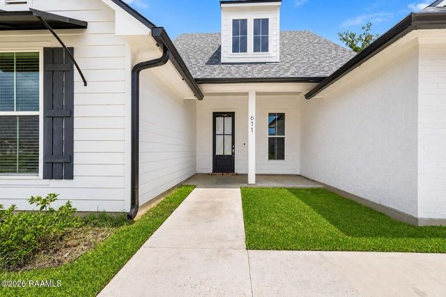 611 Whispering Meadows Road, Broussard, LA 70518