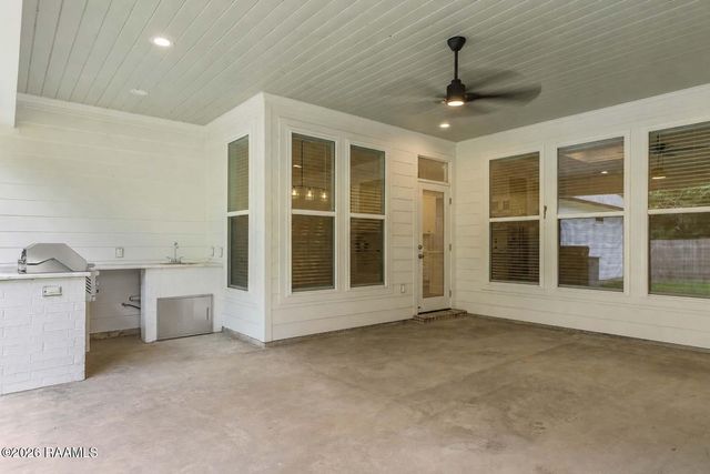611 Whispering Meadows Road, Broussard, LA 70518