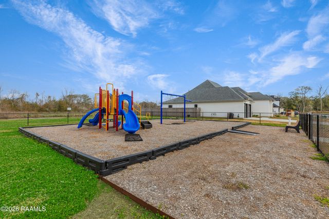 611 Whispering Meadows Road, Broussard, LA 70518