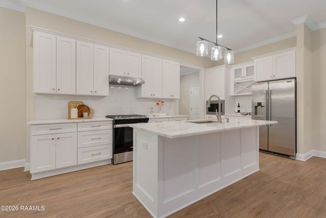 611 Whispering Meadows Road, Broussard, LA 70518