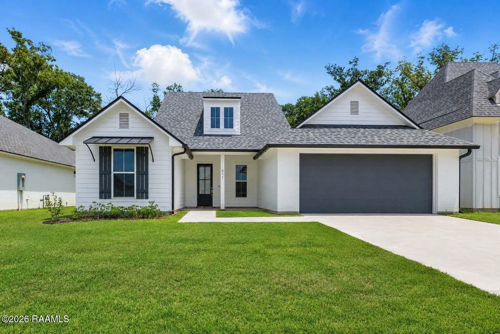 611 Whispering Meadows Road, Broussard, LA 70518
