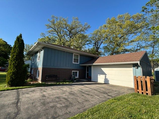 203 CEDARWOOD Lane, Antioch, IL 60002