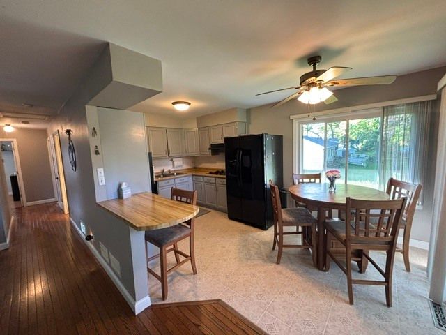 203 CEDARWOOD Lane, Antioch, IL 60002