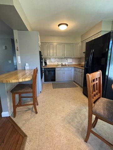 203 CEDARWOOD Lane, Antioch, IL 60002