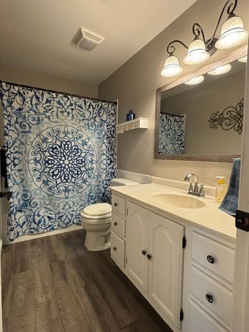 203 CEDARWOOD Lane, Antioch, IL 60002