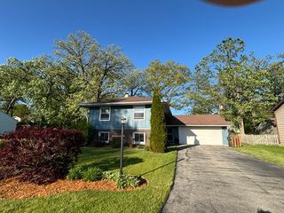 203 CEDARWOOD Lane, Antioch, IL 60002