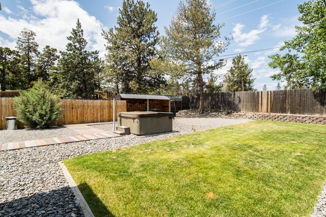 61585 E Lake Drive, Bend, OR 97702