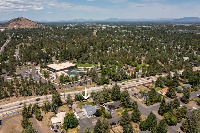 61585 E Lake Drive, Bend, OR 97702