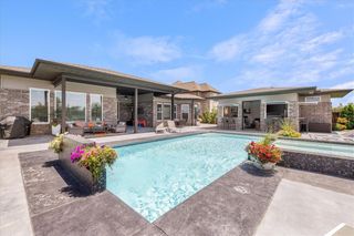 8702 Flycatcher Place, Bentonville, AR 72713
