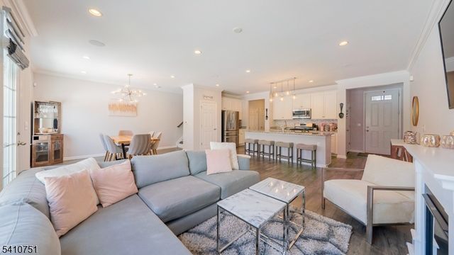 87 Sequoia Drive, Cedar Grove Twp., NJ 07009