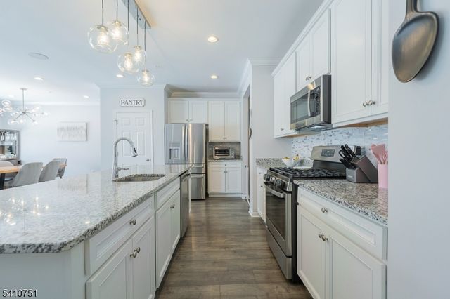 87 Sequoia Drive, Cedar Grove Twp., NJ 07009