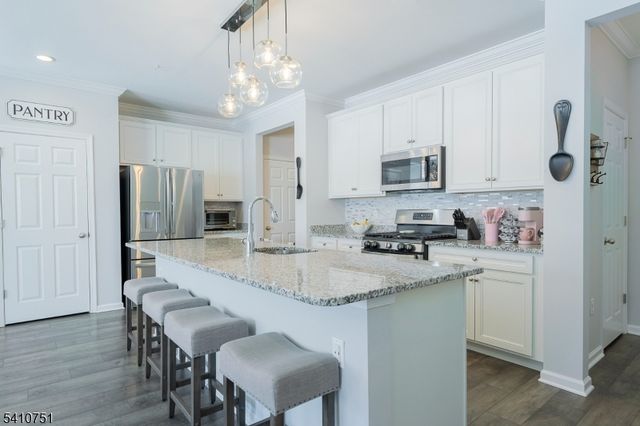 87 Sequoia Drive, Cedar Grove Twp., NJ 07009