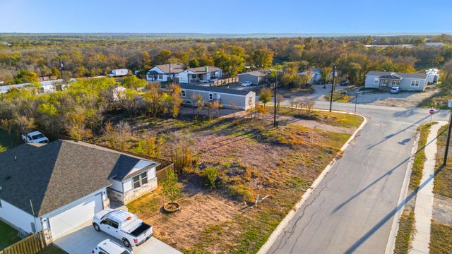 105 Agave Azul CV, Dale, TX 78616